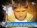 Niños cruzan el Titicaca en bateas para llegar al colegio