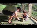 Completing the goat barn. Life in the forest of a father raising his children alone