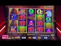 She put $100 into a slot machine in Las Vegas and BOOM! 😮