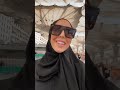 فتاة أمريكية تعود في مكة بالمملكة العربية السعودية