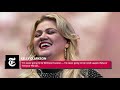 Kelly Clarkson Bloopers That Make Us Love Her Even More