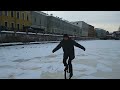 Андрей катается на уницикле по льду Мойки