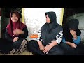 JUTAAN ORANG MENANGIS MELIHAT INI !! ANAK YATIM PIATU DI URUS UWA SEORANG JANDA