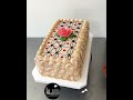 hermoso decorado de tortas cuadrado con crema moca y rosas