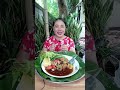 ส้มตำไก่กรอบ มากับบรรยากาศฝนตกจร้า|ยายหมีชวนกิน