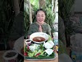 ก๋วยเตี๋ยวไก่มะระ ซดน้ำฮ้อนๆ แกล้มผักสดๆ แซ่บแฮงจร้า|ยายหมีชวนกิน