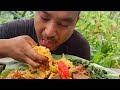 cook and eat wild mushroom and smoked meat || crab fry || eating sour mango and peach || kents vlog.