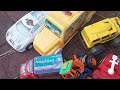 Mencari Mainan Bus Sekolah,Truk Pemadam,Jeep Moster,Mobil Balap,Tractor