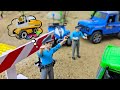 Construction vehicles working on sand | BonBon Cars TV