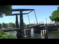 Brug in Medemblik wordt geopend en weer gesloten na doorvaart van 2 schepjes