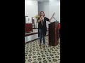 Sandra Alcaniz cantando na igreja (parte 1)