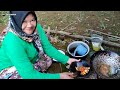 Eat Nasi Liwet with village widows and Indonesian village girls