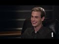 Tyler Henry Connects Brett Eldredge to His Country Music Inspiration | Hollywood Medium | E!