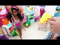 HAGO un CHANGARRO de INFLABLES, TRAJES DE BAÑO y TODO para LA PLAYA de BARBIE 🏖️🌊