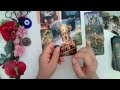 LIBRA! LLEVO  AÑOS LEYENDO EL TAROT Y NUNCA VI ESTO ! ALGUIEN TE QUIERE  CONFESAR ALGO MUYY FUERTE!