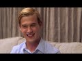 Tyler Henry's EMOTIONAL Reading for Tom Arnold is a Roller Coaster | Hollywood Medium | E!