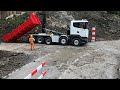 Road modification, cutting the side, RC wheel excavator Liebherr A918, Scania 10x8 Multilift Truck