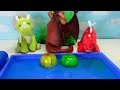 Fizzy Helps Pack a Dinosaur Themed Lunch Box | Fun Videos For Kids