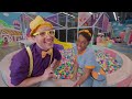 Outfit Swap | Blippi - Learn Colors and Science