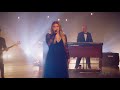 Kelly Clarkson & Brett Eldredge — Under the Mistletoe (The Original Santa Claus Parade) [HD]