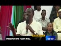 ''UKO MREMBO SANA,'' PRESIDENT RUTO SALIVATING AT A YOUNG BEAUTIFUL LADY IN MOMBASA!