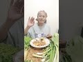 ขนมจีนน้ำยาไก่ ใส่พวงไข่เยอะๆ