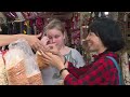 FOREIGN LADIES SELLING VIETNAMESE POPCORN IN HANOI STREETS