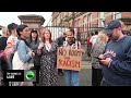 Top Channel/ Protesta të dhunshme në Britani, shkak sulmi me thika ku mbetën të vrara tre vajza