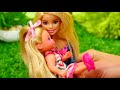 Spiel mit Puppen - Barbie und ihre Familie gehen Zelten