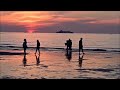 제주시 삼양 검은모래해수욕장의 일몰 영상입니다. 해당 영상은 관광객들에게 인기 있는 명소입니다. 시청해 주셔서 감사합니다.