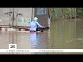 Đường gom Đại Lộ Thăng Long vẫn ngập sâu sau mưa lớn | VTV24