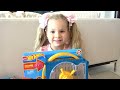 Roma and Diana play with toy cars | Hot Wheels City