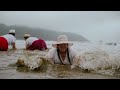 5 Cholitas Conocen La Playa Por Primera Vez!