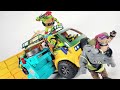 Teenage Mutant Ninja Turtles Mutant Mayhem PizzaFire Van Toy Review!